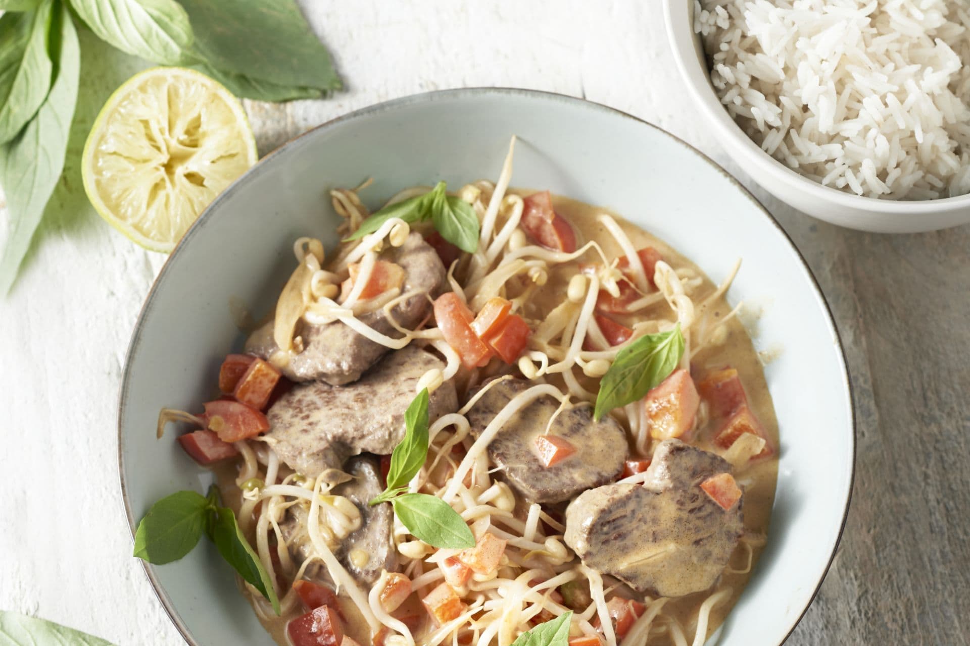 Rundvleescurry met Thaise basilicum